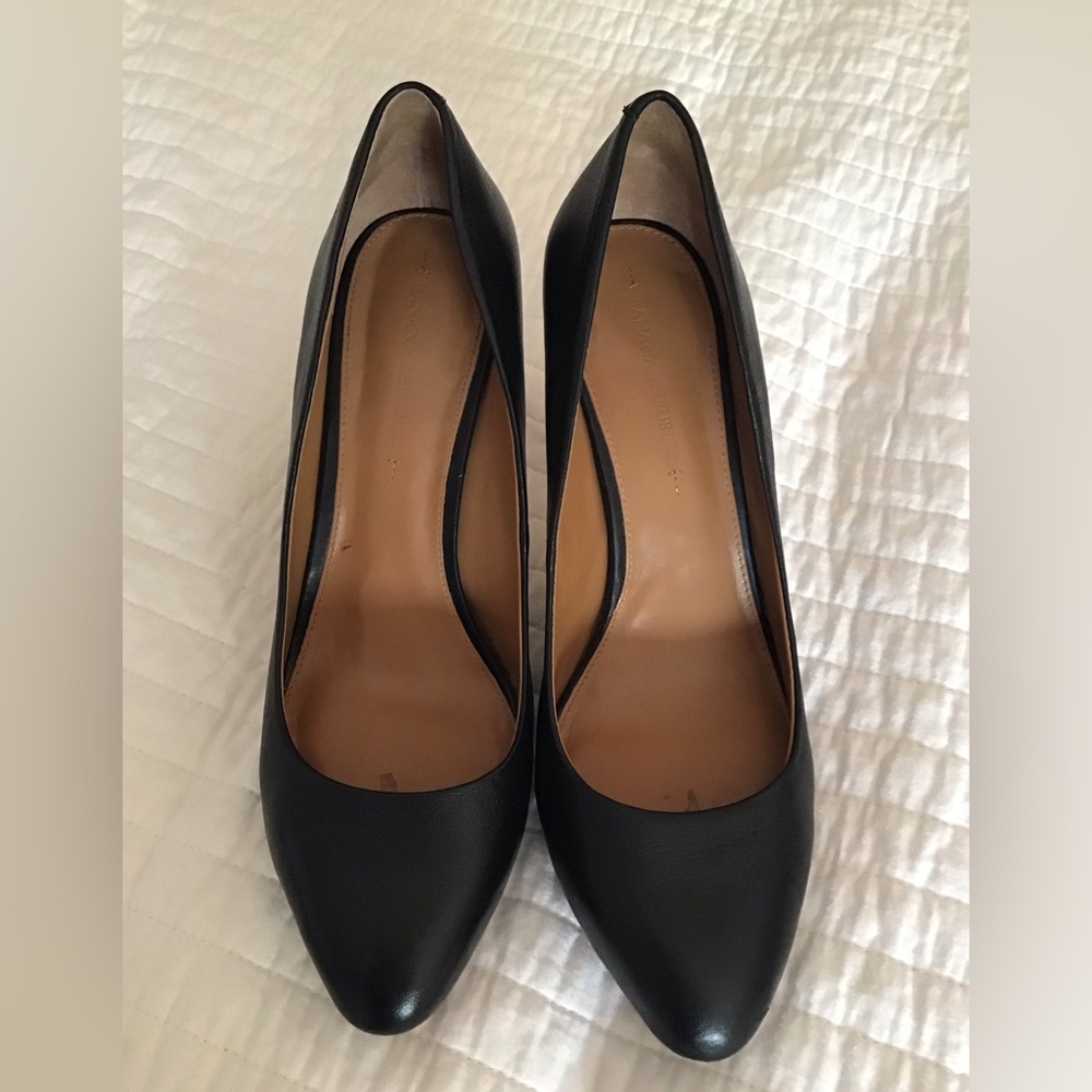 Banana Republic black pumps